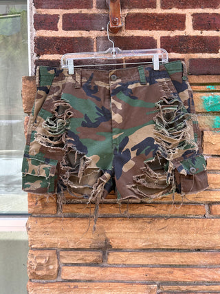 Custom Camo Distressed Shorts w. Drawstring | Size L