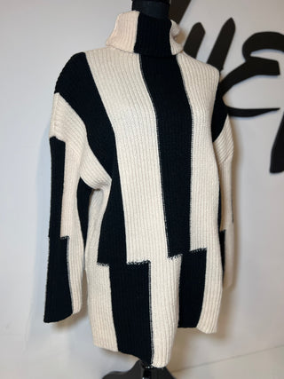 Black & White Sweater | SIZE M | FINAL SALE - The Vault by Sacha