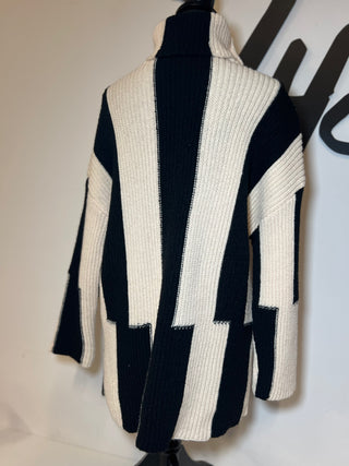 Black & White Sweater | SIZE M | FINAL SALE - The Vault by Sacha
