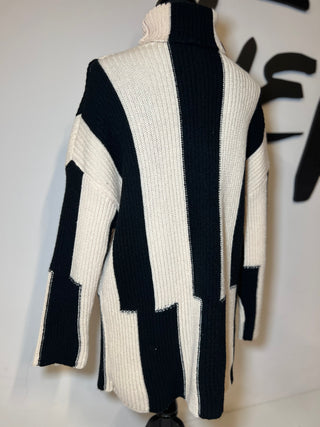 Black & White Sweater | SIZE M | FINAL SALE - The Vault by Sacha